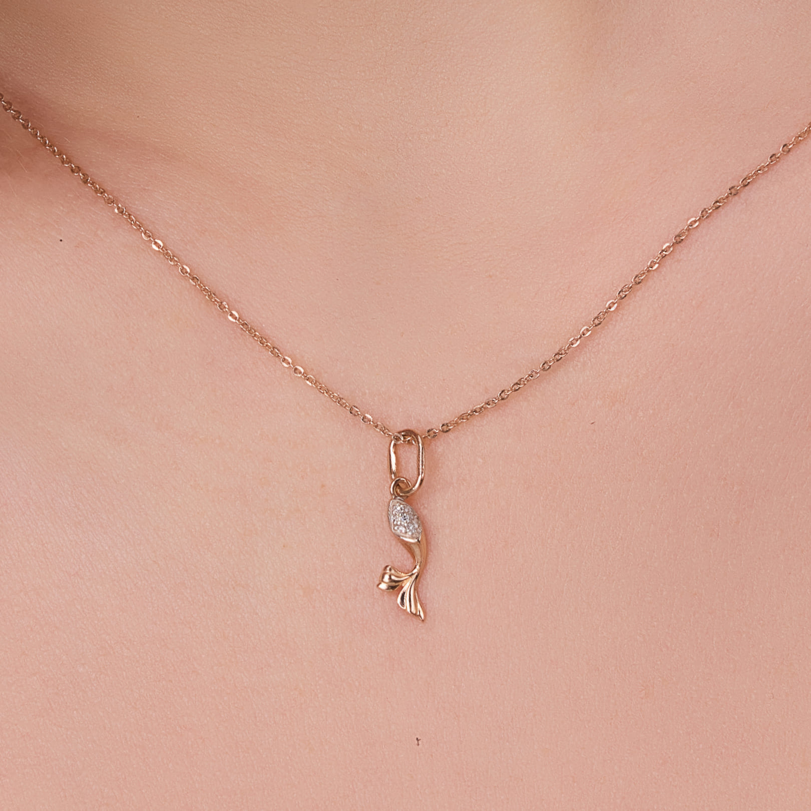 Подвеска из золота с бриллиантами