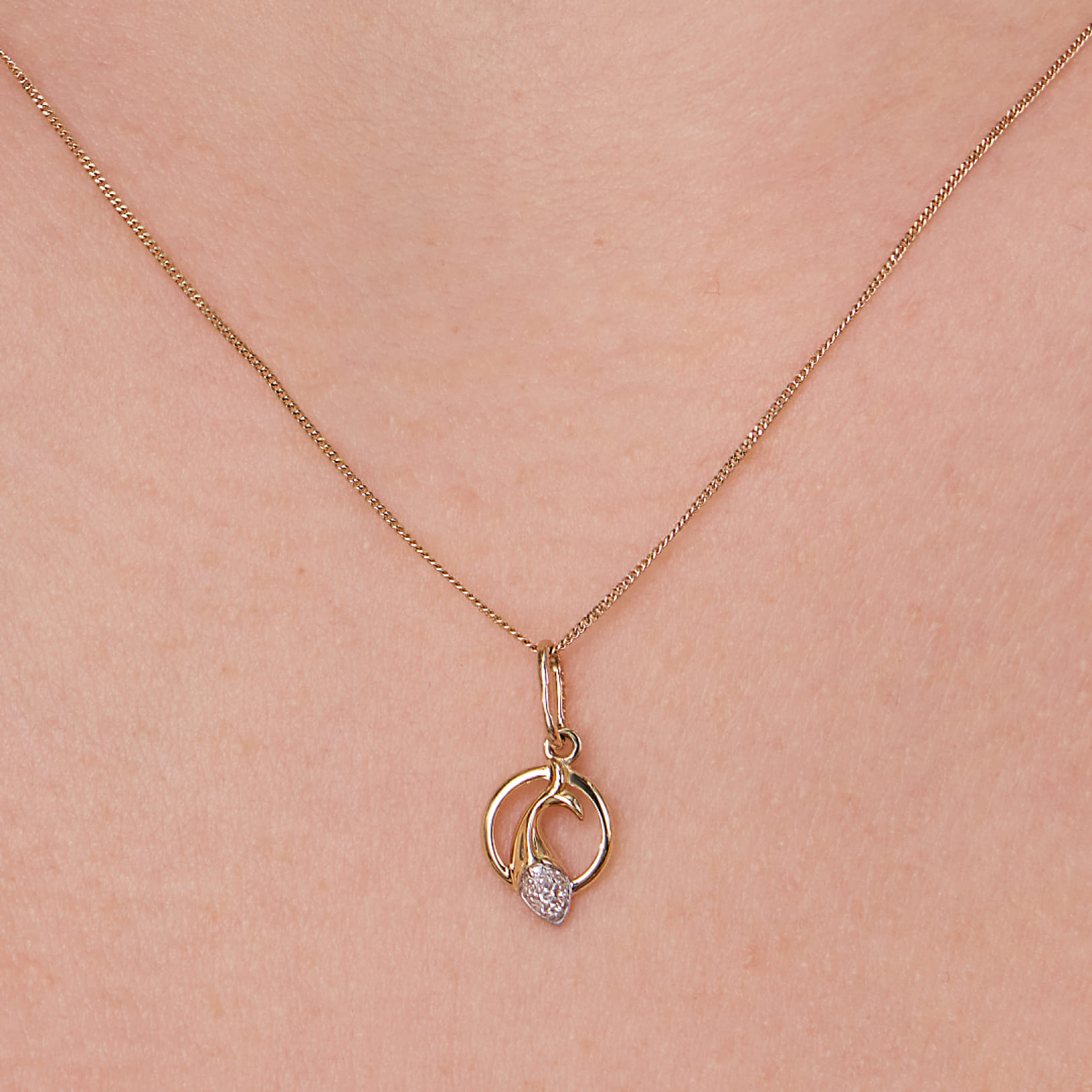 Подвеска из желтого золота с бриллиантами