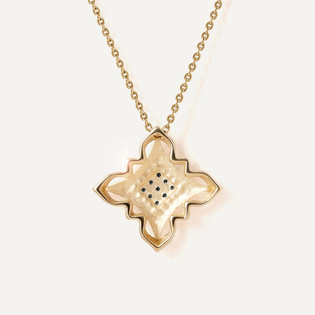 Подвеска из желтого золота с голубыми бриллиантами