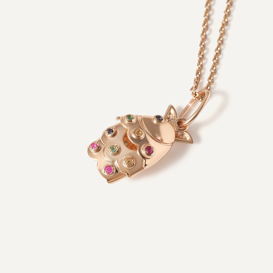 Подвеска из золота с изумрудами, сапфирами и рубинами "Рыбка"