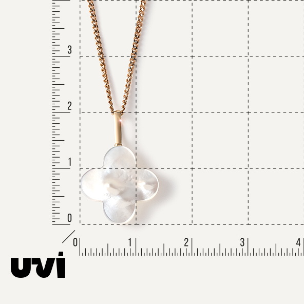 Подвеска из желтого золота с перламутром "Клевер"