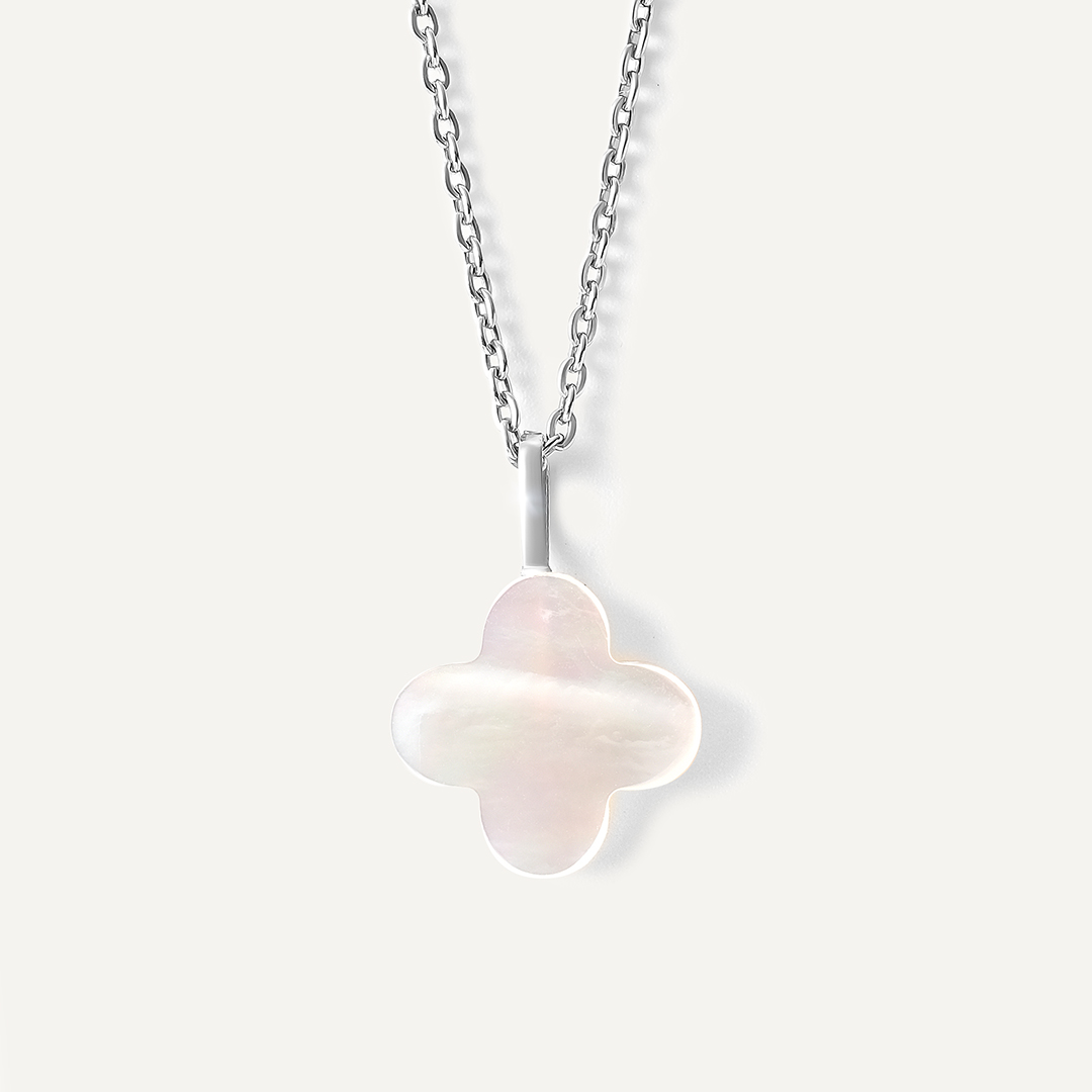 Подвеска из белого золота с перламутром "Клевер"