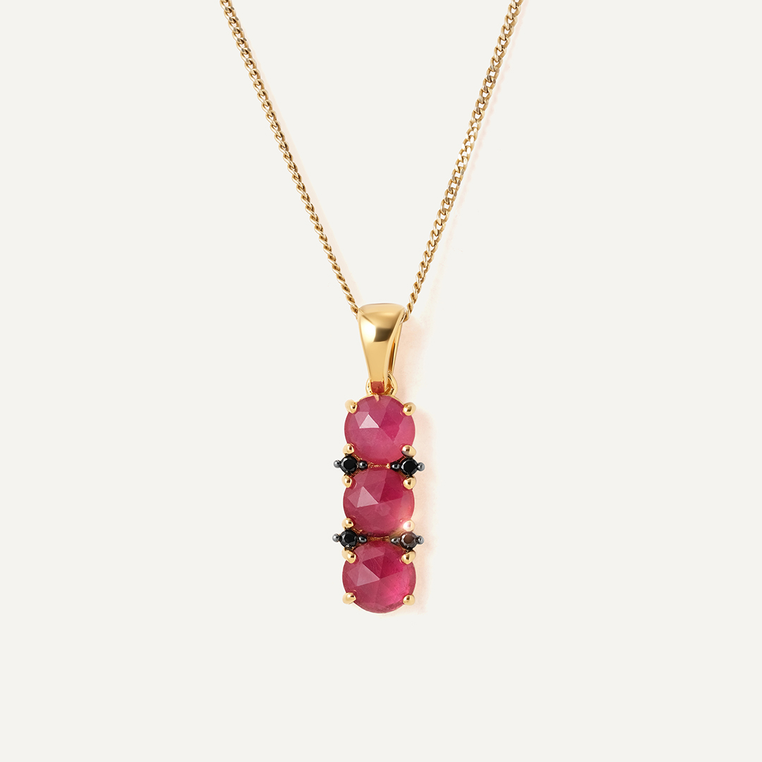 Серебряная подвеска с рубинами