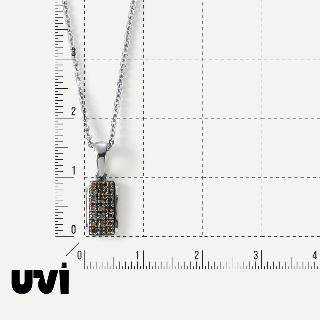 Серебряная подвеска с зелеными бриллиантами