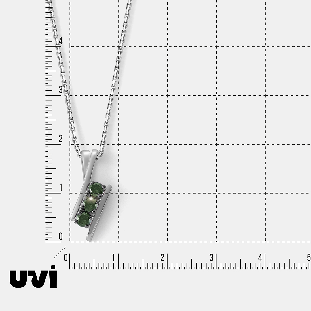 Серебряная подвеска с зелеными бриллиантами