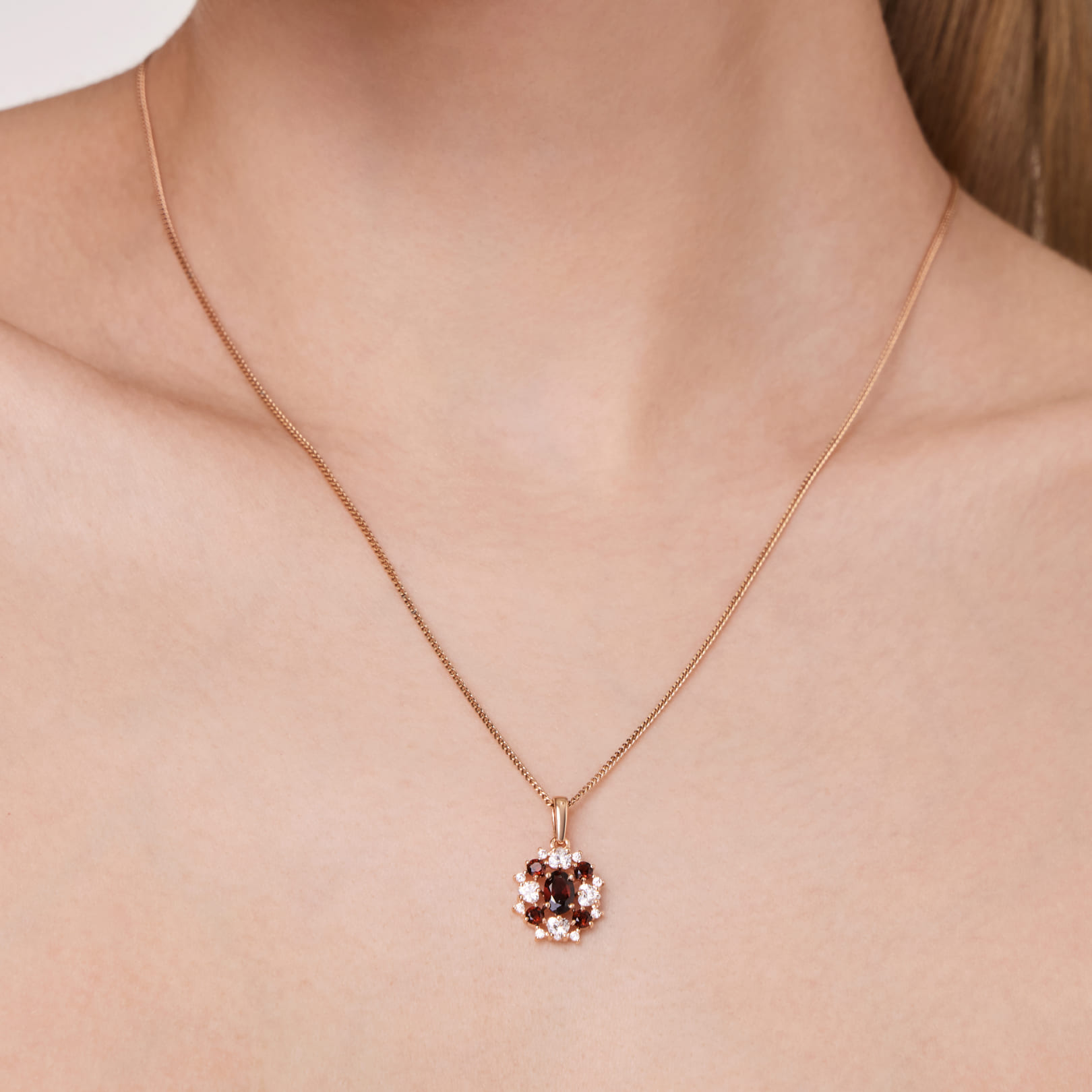 Серебряная подвеска с гранатами