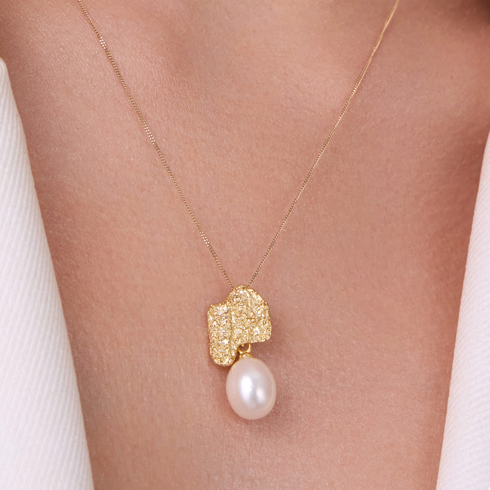 Серебряная подвеска с жемчугом