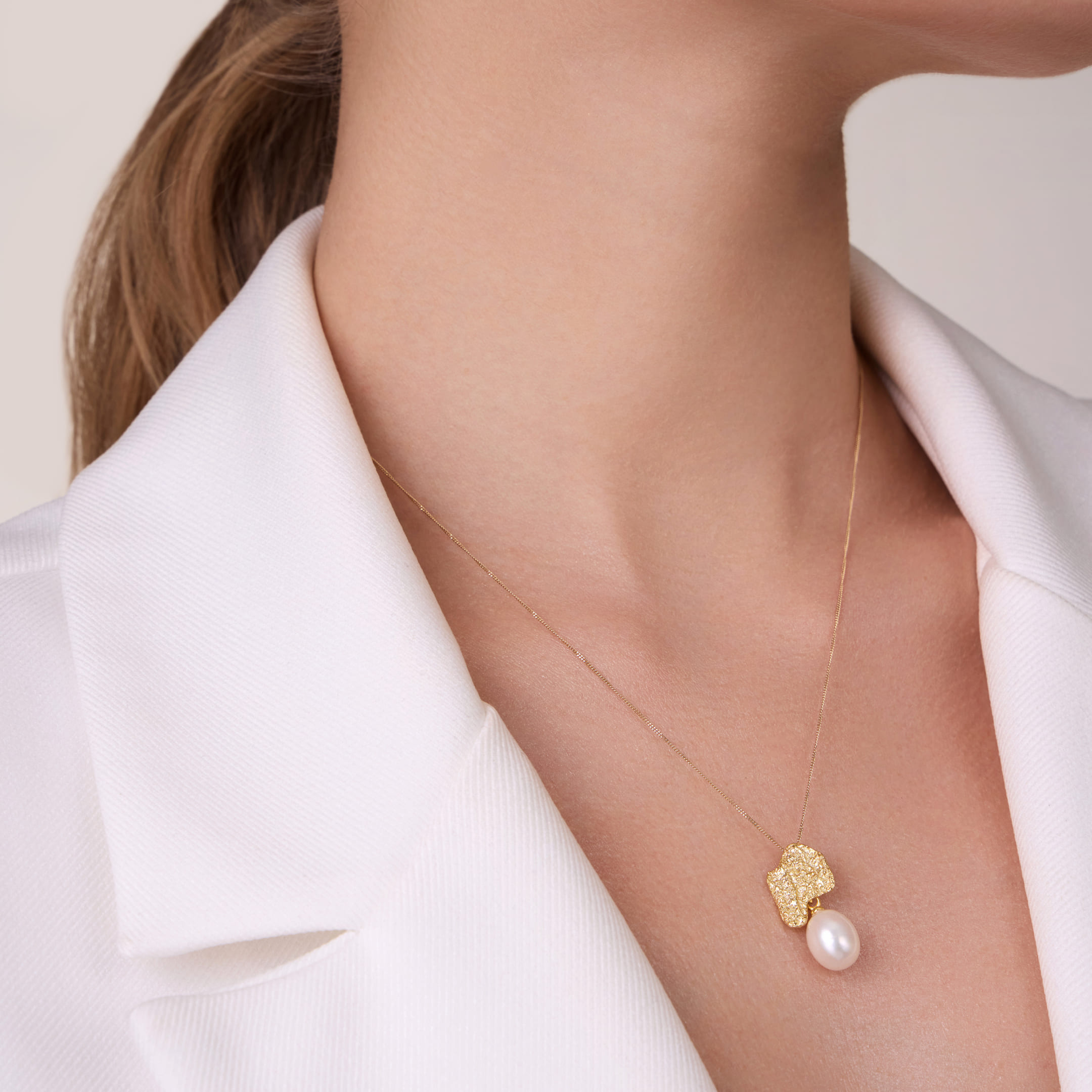 Серебряная подвеска с жемчугом