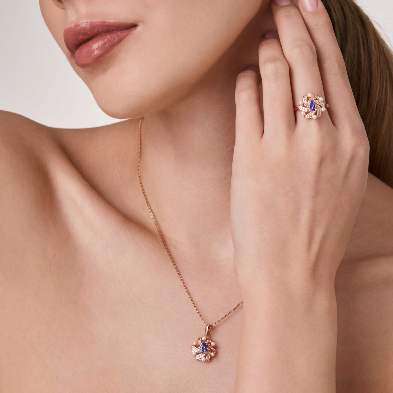 Серебряная подвеска с танзанитом и жемчугом