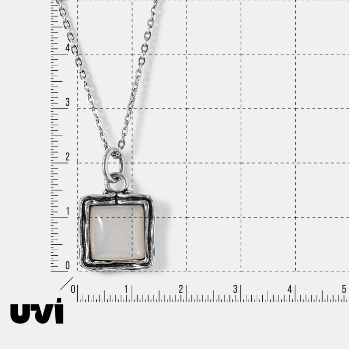 Серебряная подвеска с лунным камнем