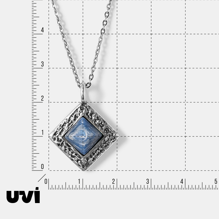 Серебряная подвеска с кианитом