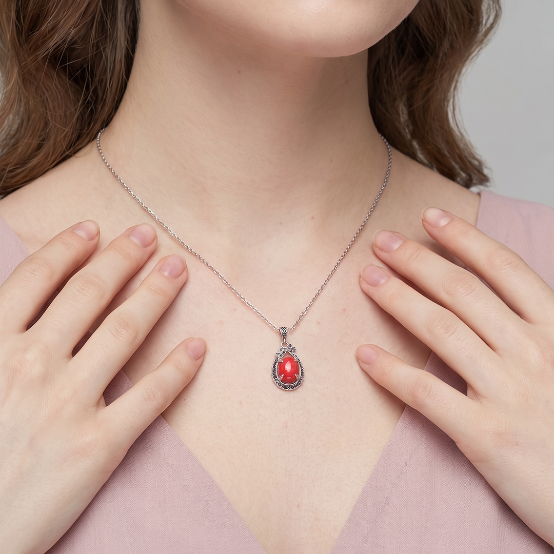 Серебряная подвеска с кораллом