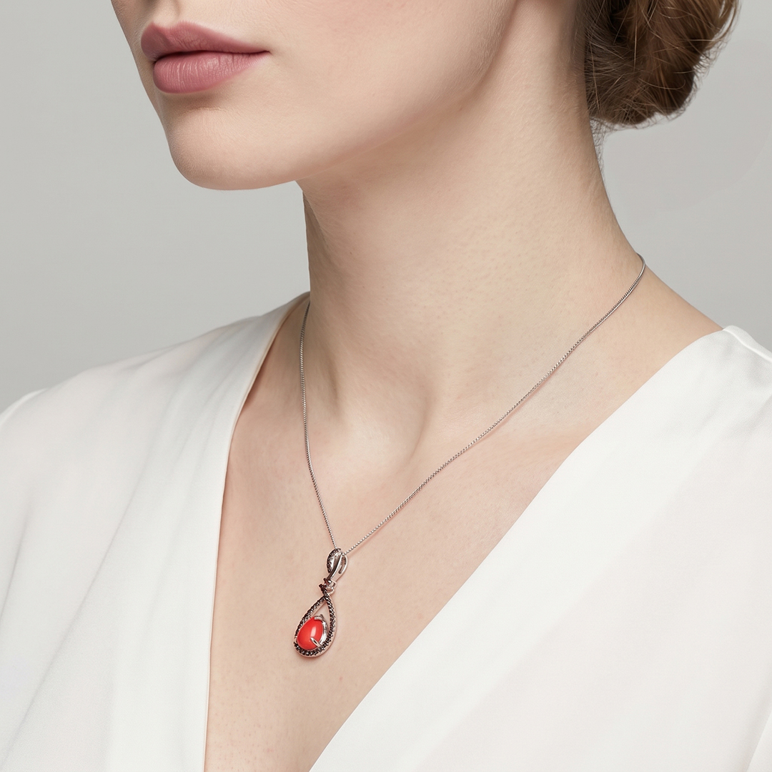 Серебряная подвеска с кораллом