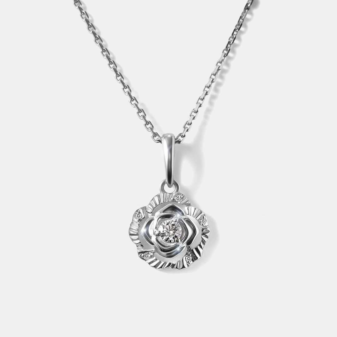 Серебряная подвеска с муассанитом "Цветок"
