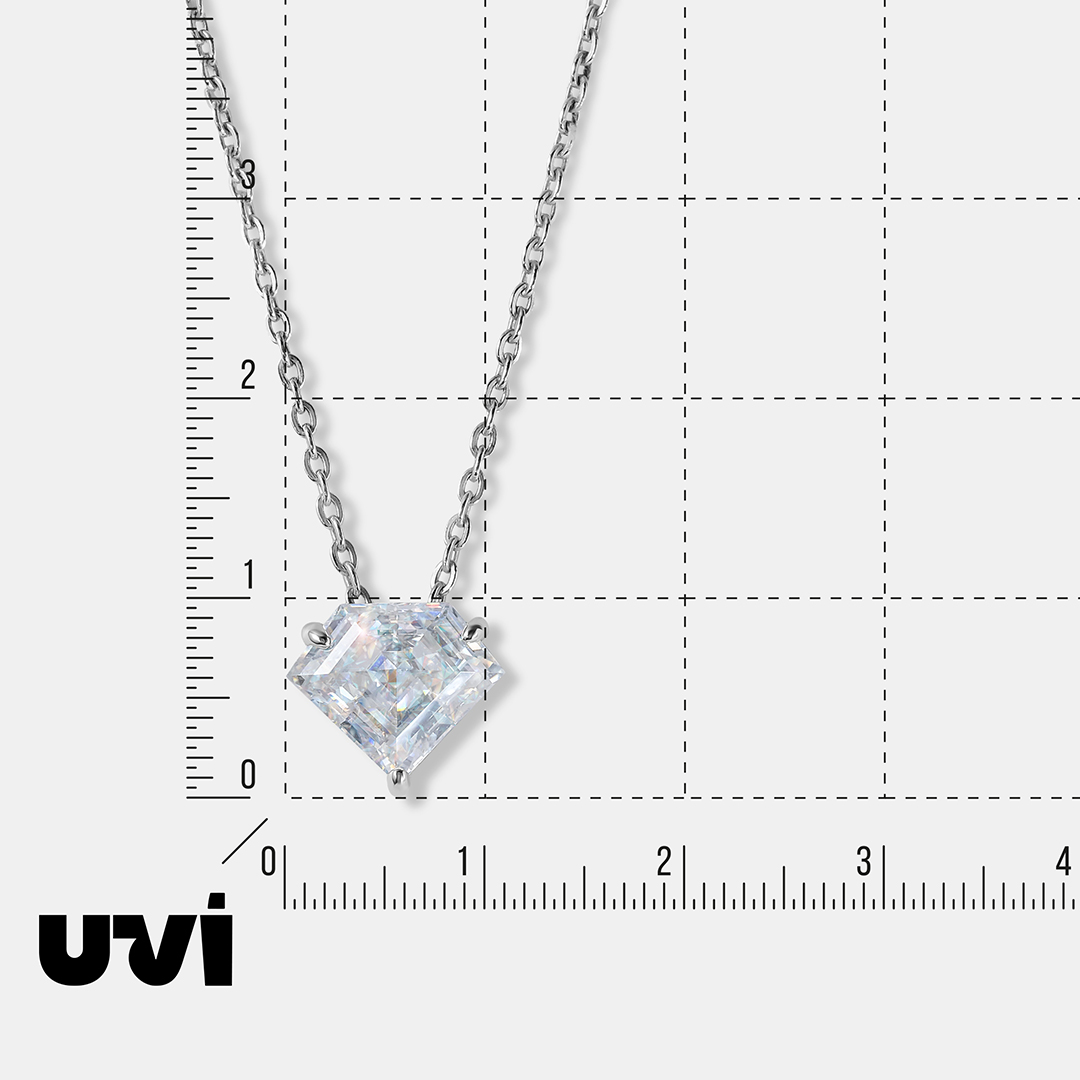 Серебряная подвеска с муассанитом