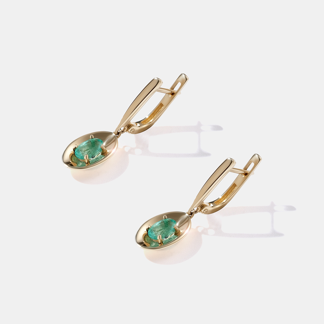 Серьги из желтого золота с изумрудами