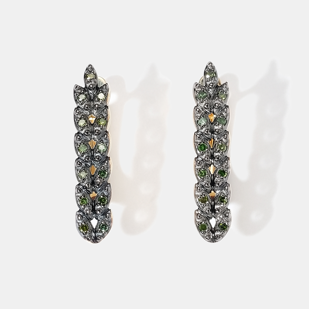 Серьги из желтого золота с зелеными бриллиантами