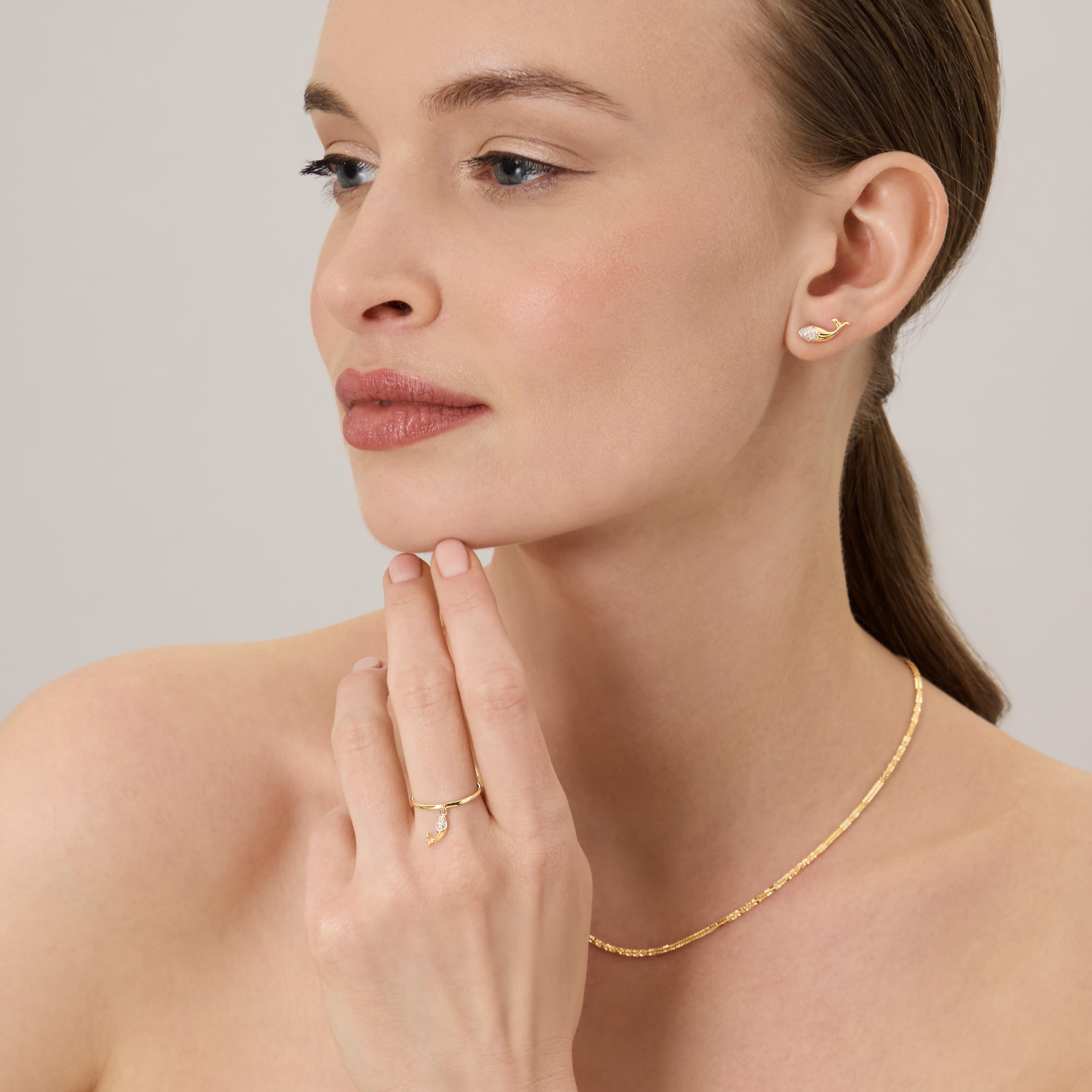 Серьги-пусеты из желтого золота с бриллиантами