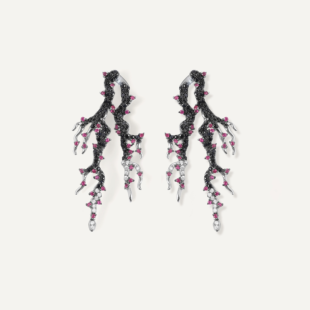 Серьги-пусеты из белого золота с бриллиантами, сапфирами и рубинами