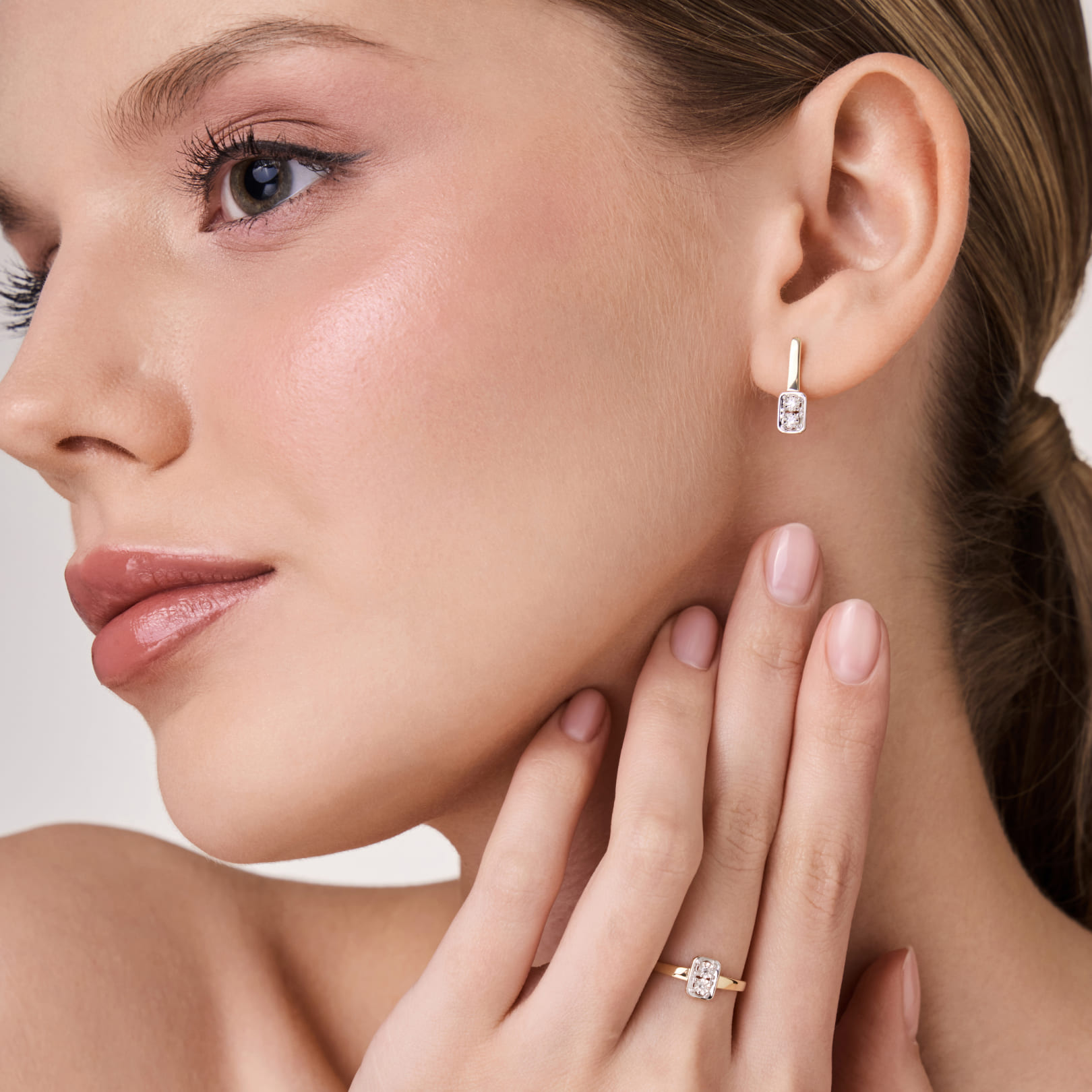 Серьги из желтого золота с бриллиантами