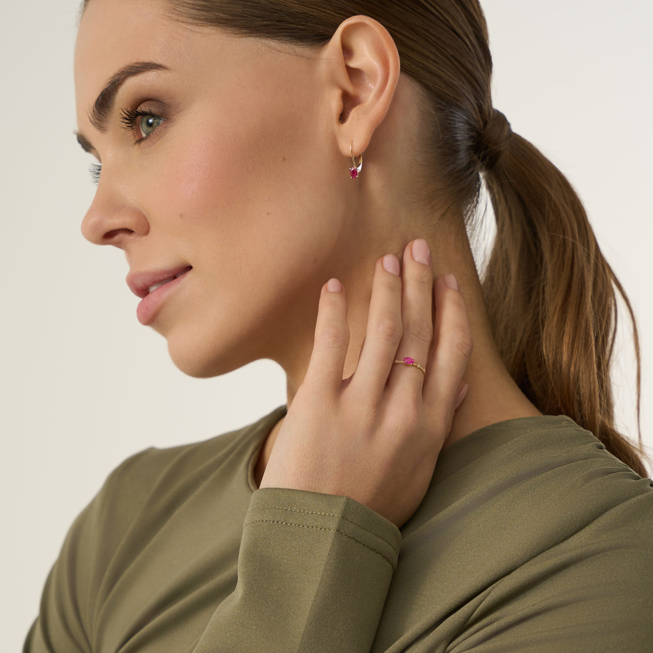 Серьги из желтого золота с рубинами