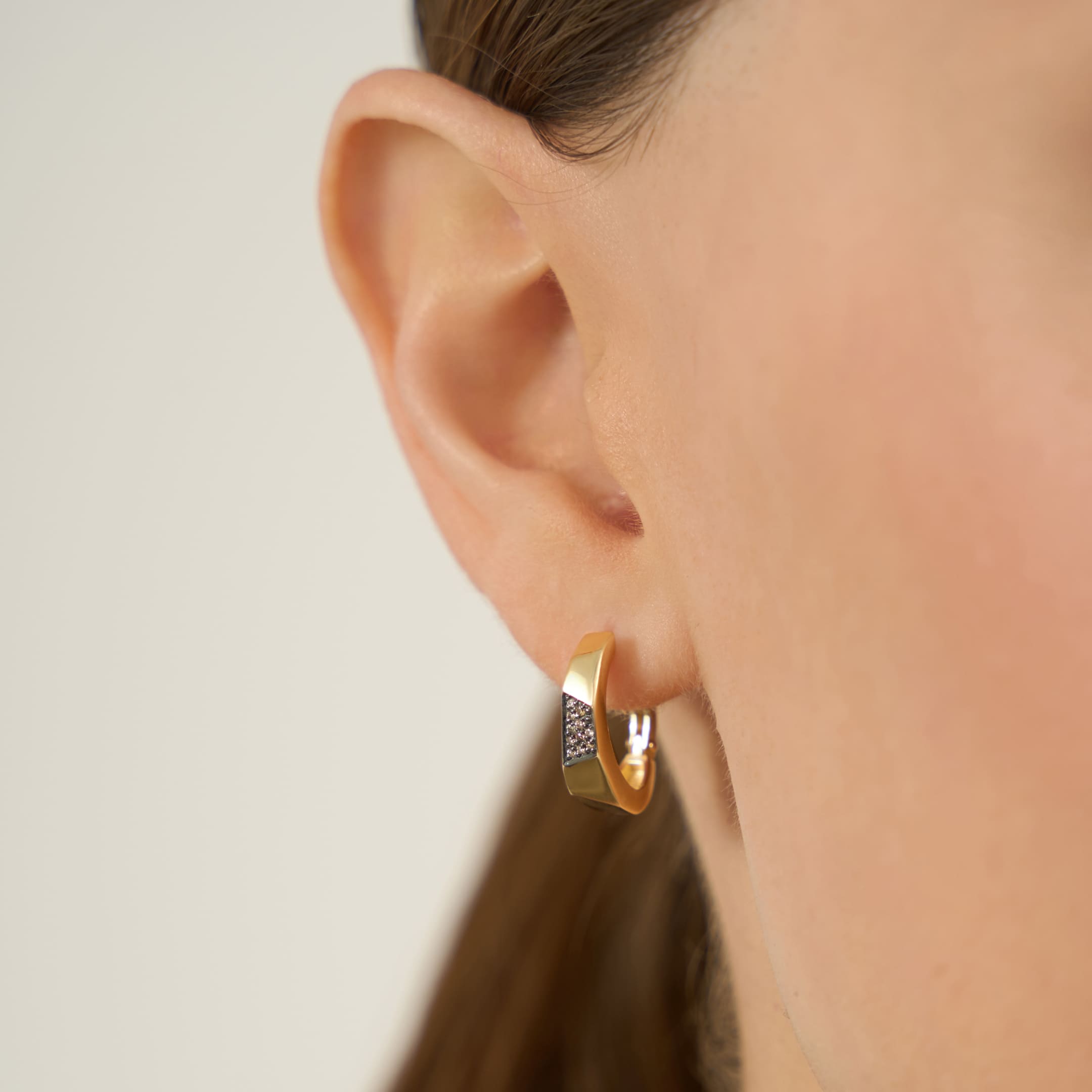 Серьги из желтого золота с коньячными бриллиантами