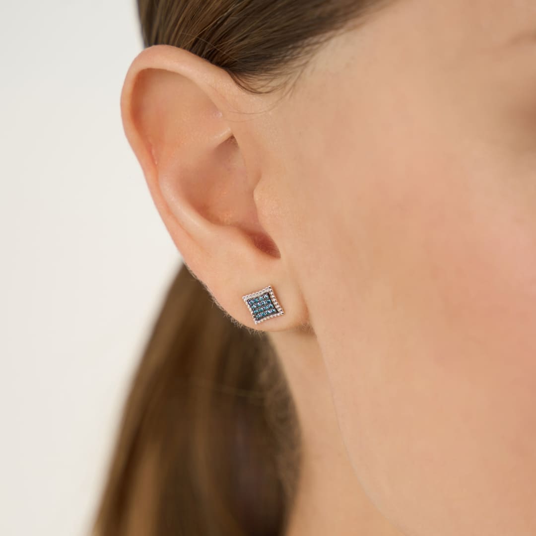 Серьги-пусеты из белого золота с голубыми бриллиантами