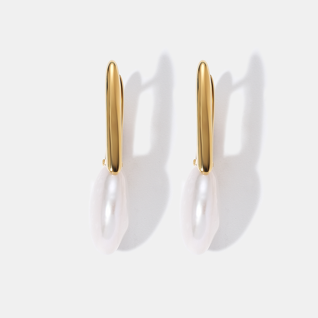 Серьги из желтого золота с жемчугом Кеши