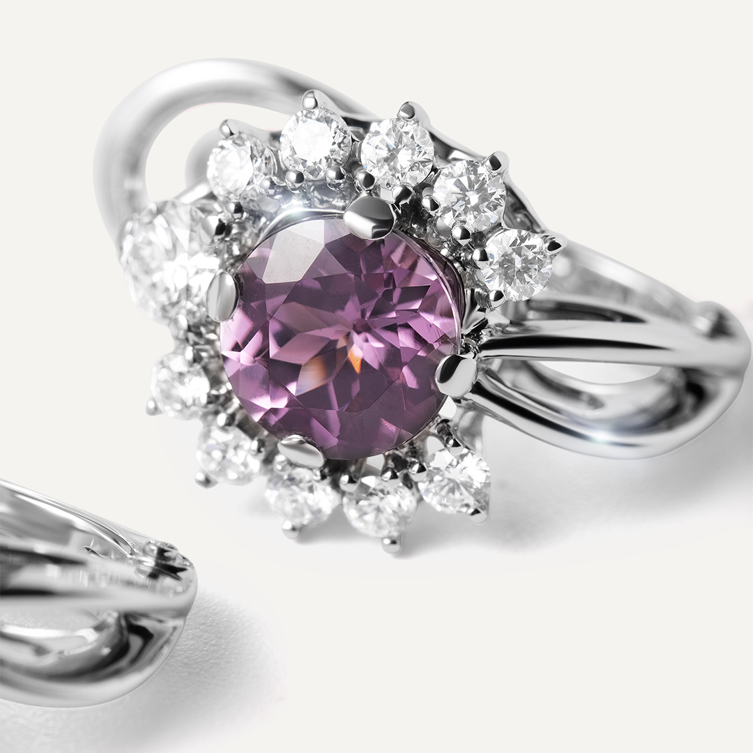 Серьги из белого золота со шпинелью