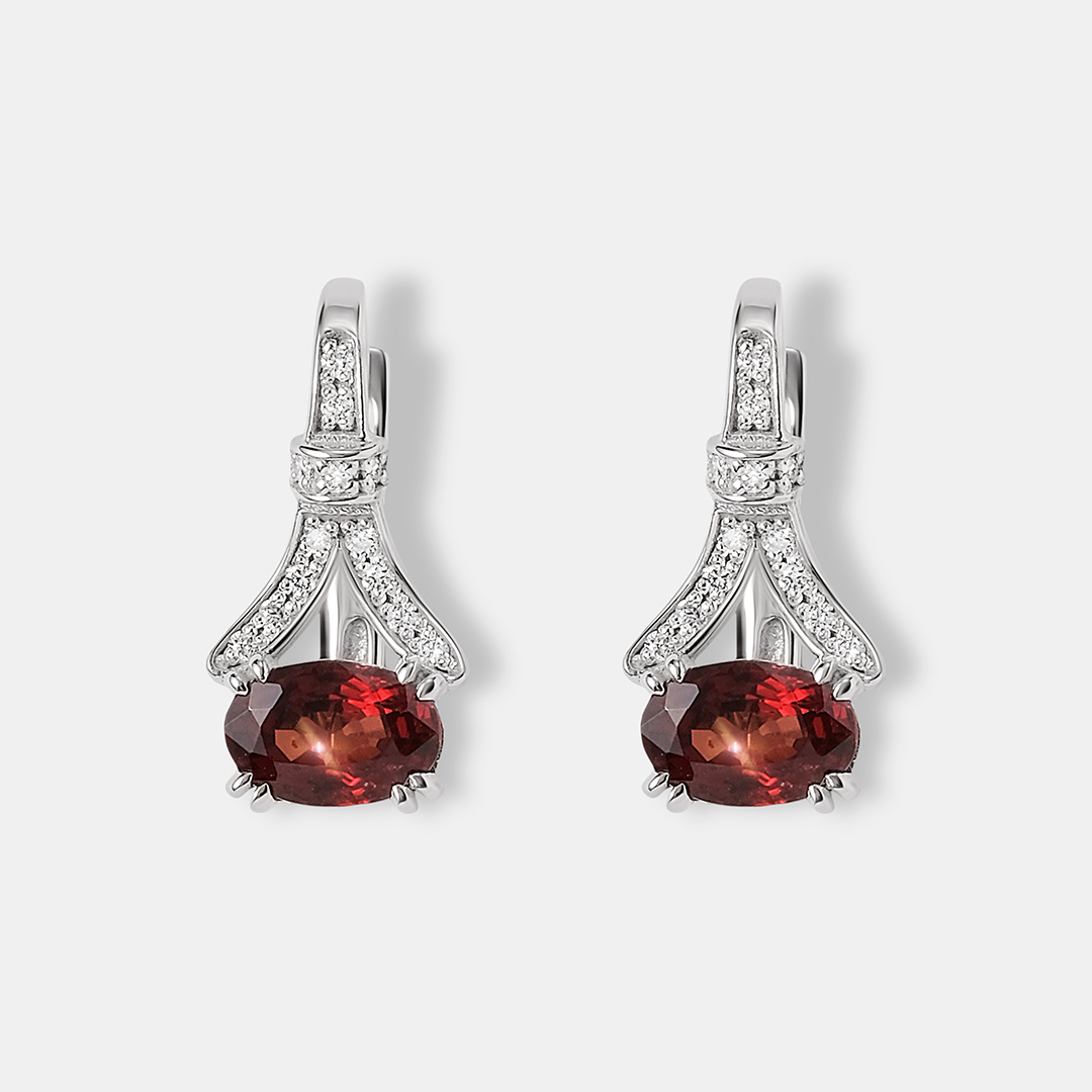 Серьги из белого золота с красной шпинелью