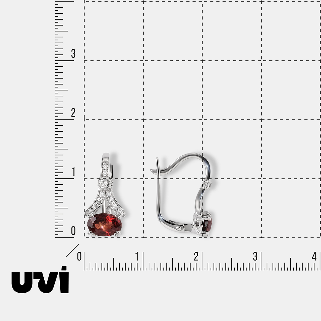 Серьги из белого золота с красной шпинелью