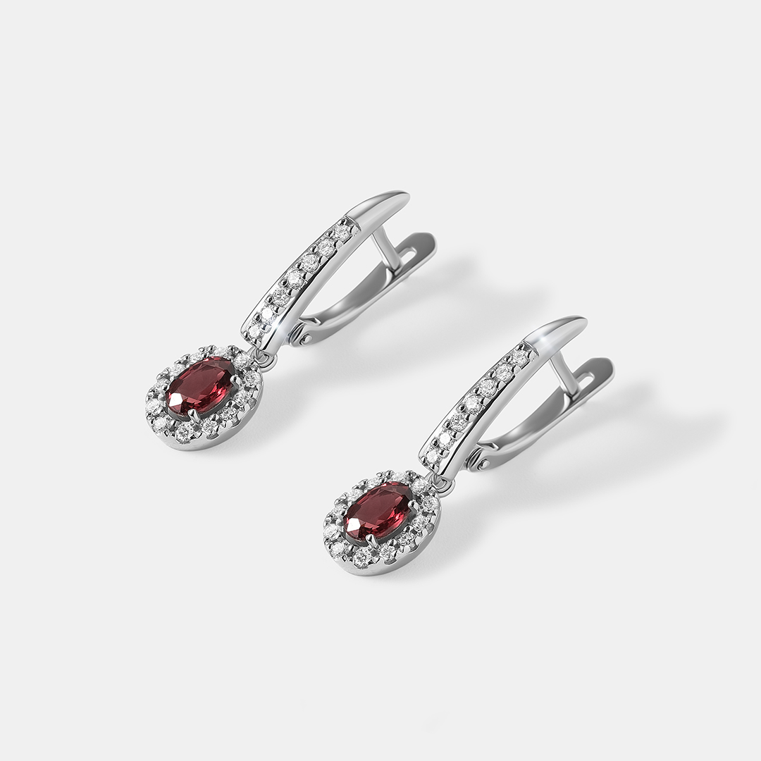 Серьги из белого золота с красной шпинелью