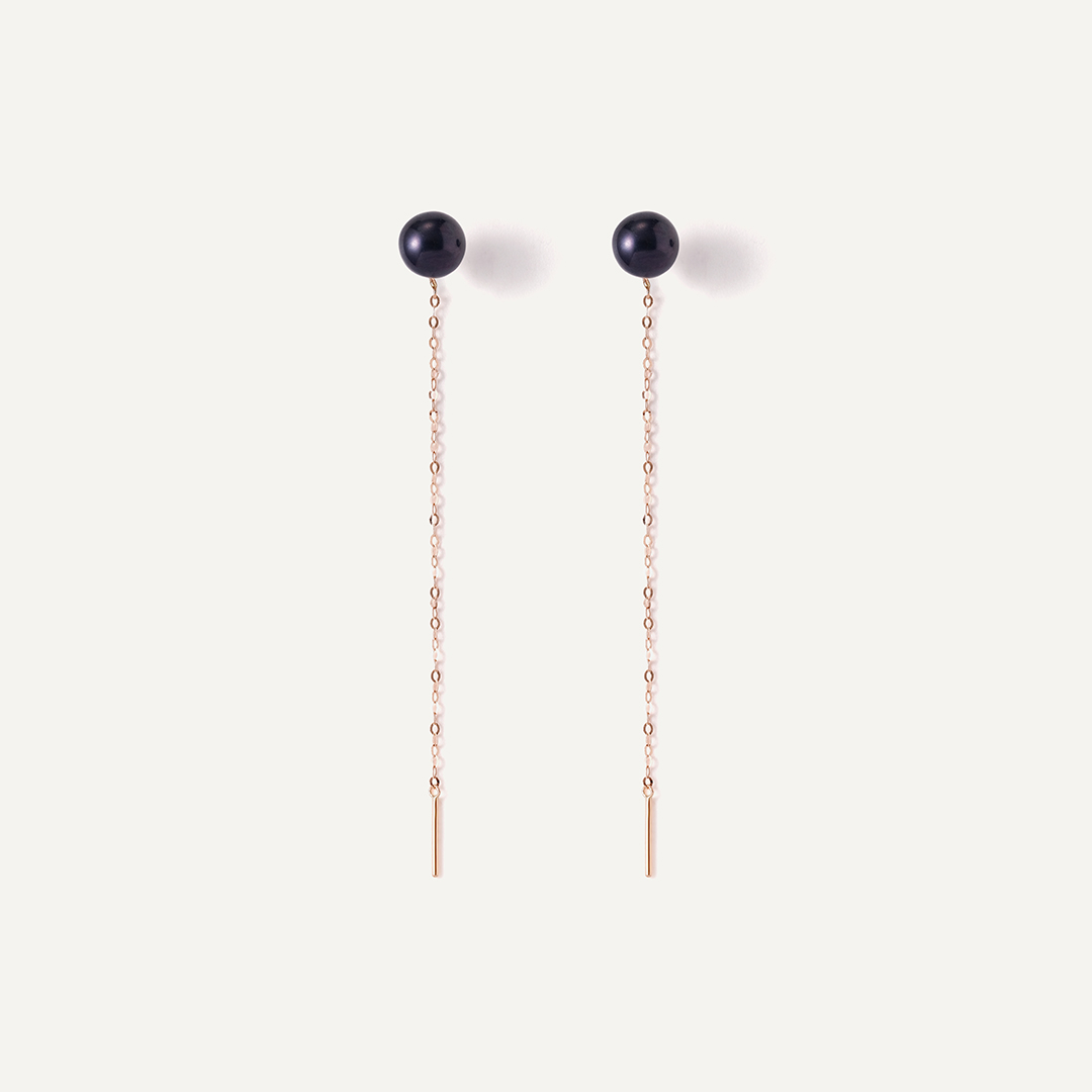 Серьги-протяжки из золота с черным жемчугом