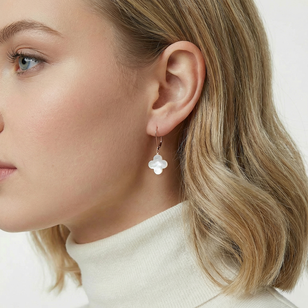 Серьги из золота с перламутром "Клевер"