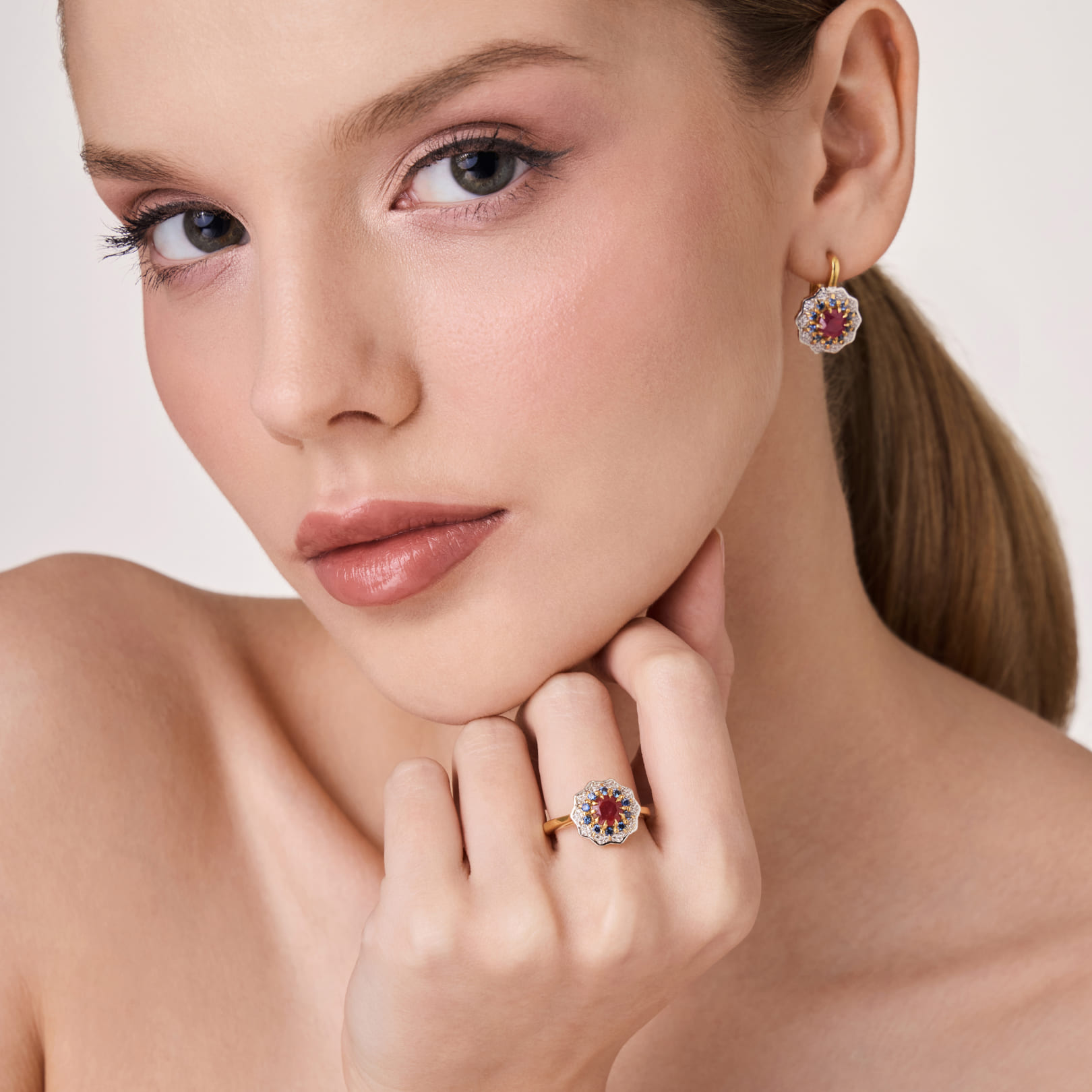 Серебряные серьги с рубинами и сапфирами