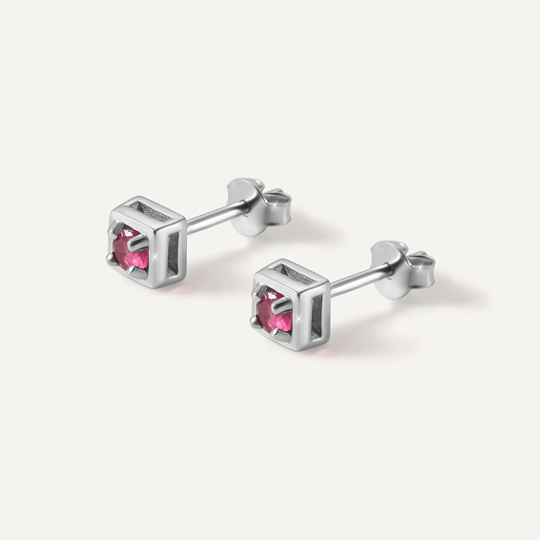 Серебряные серьги-пусеты с рубинами