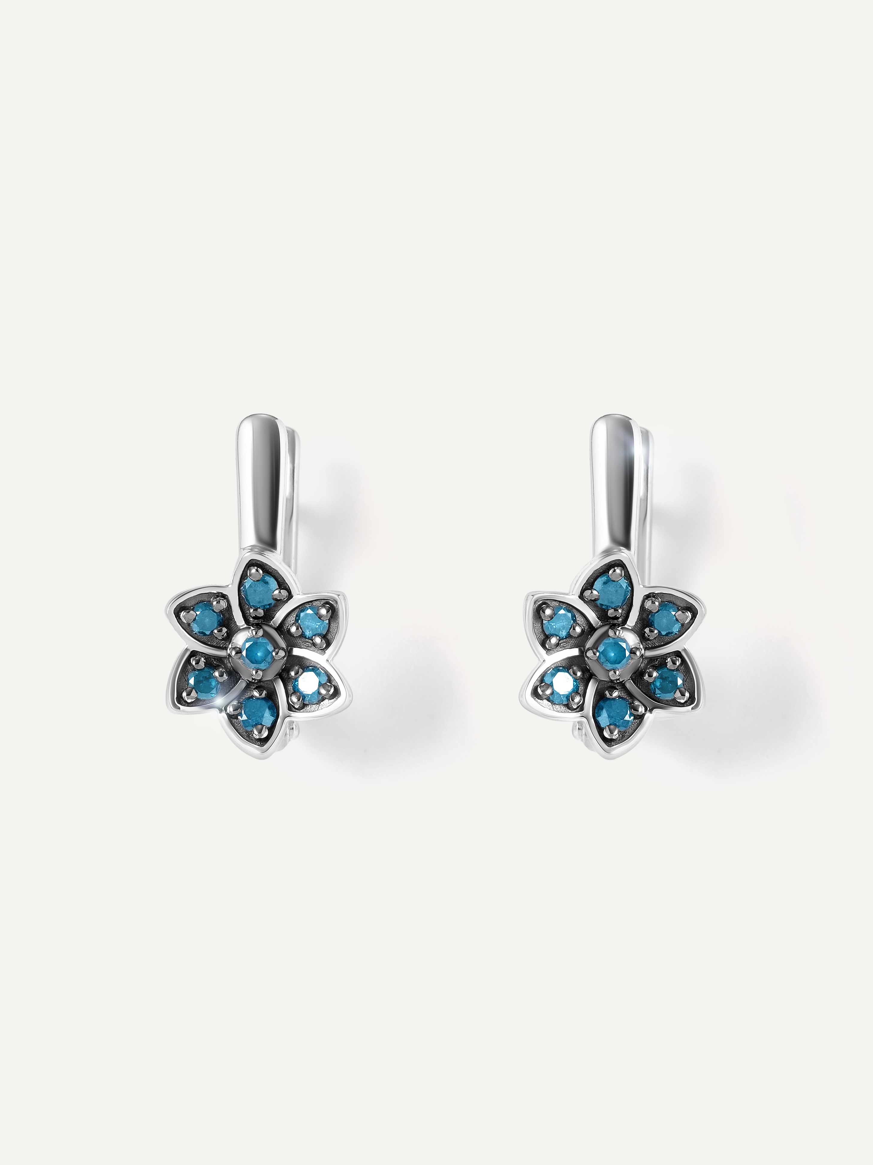 Серебряные серьги с голубыми бриллиантами "Цветы"