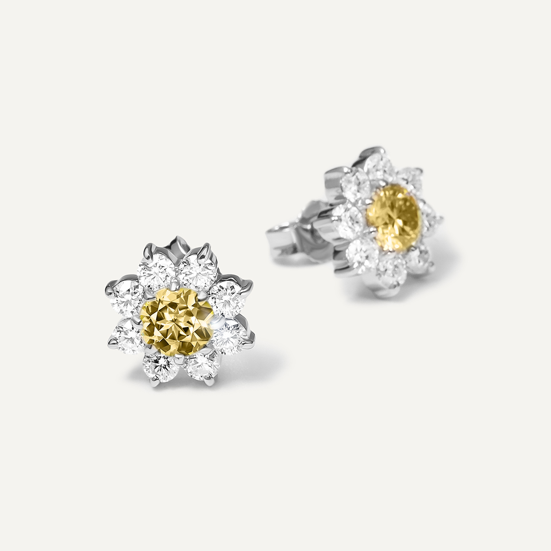 Серебряные серьги-пусеты с муассанитами "Цветы"