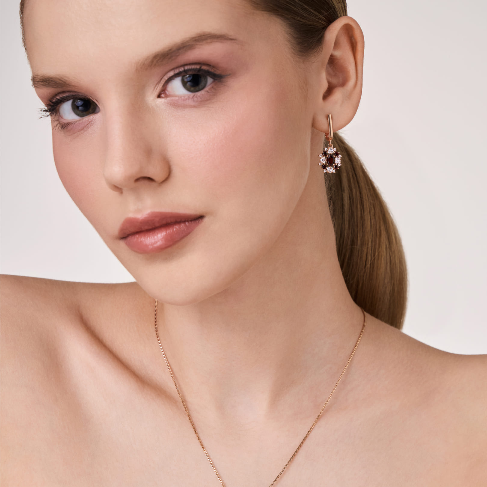 Серебряные серьги с гранатами