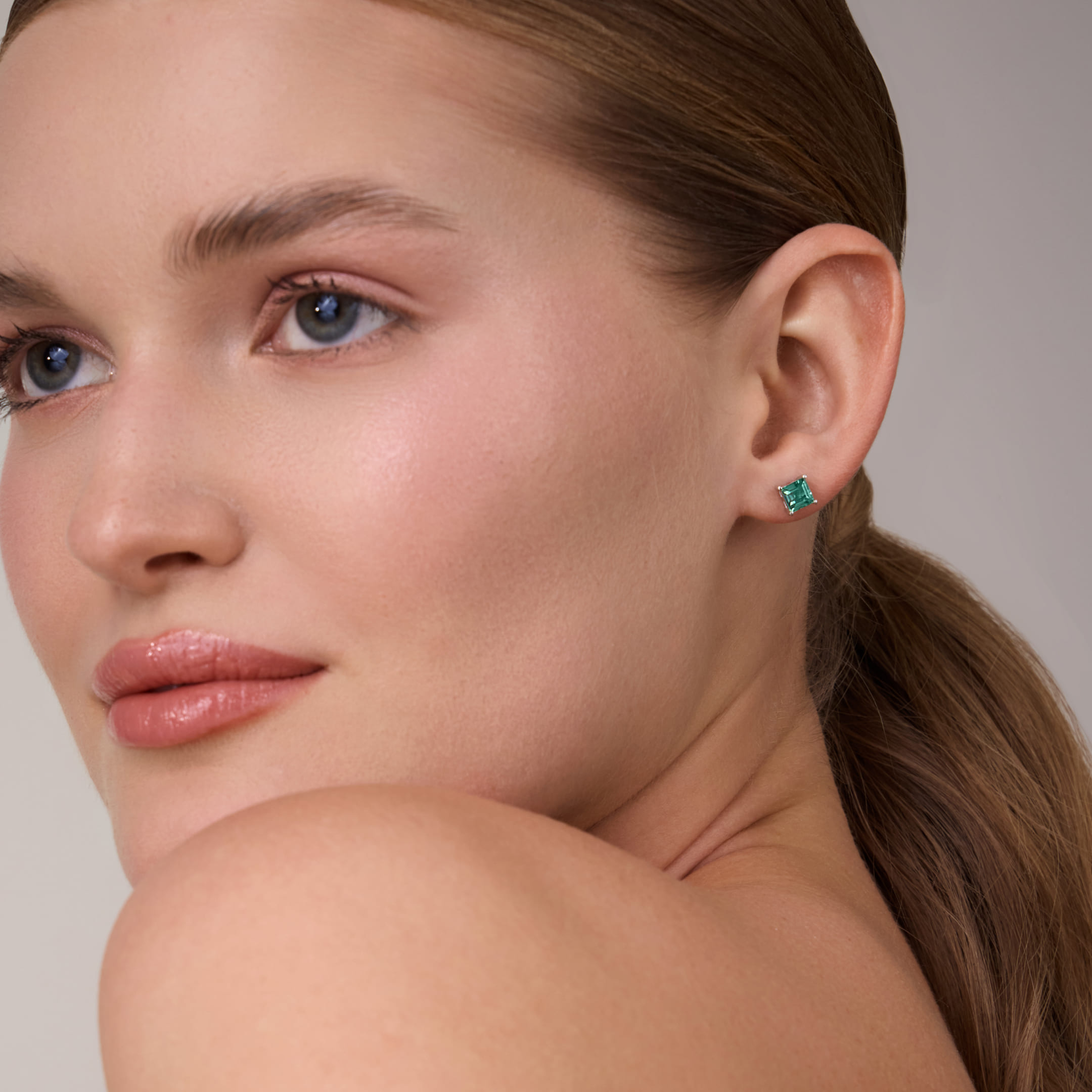 Серебряные серьги-пусеты с кианитами