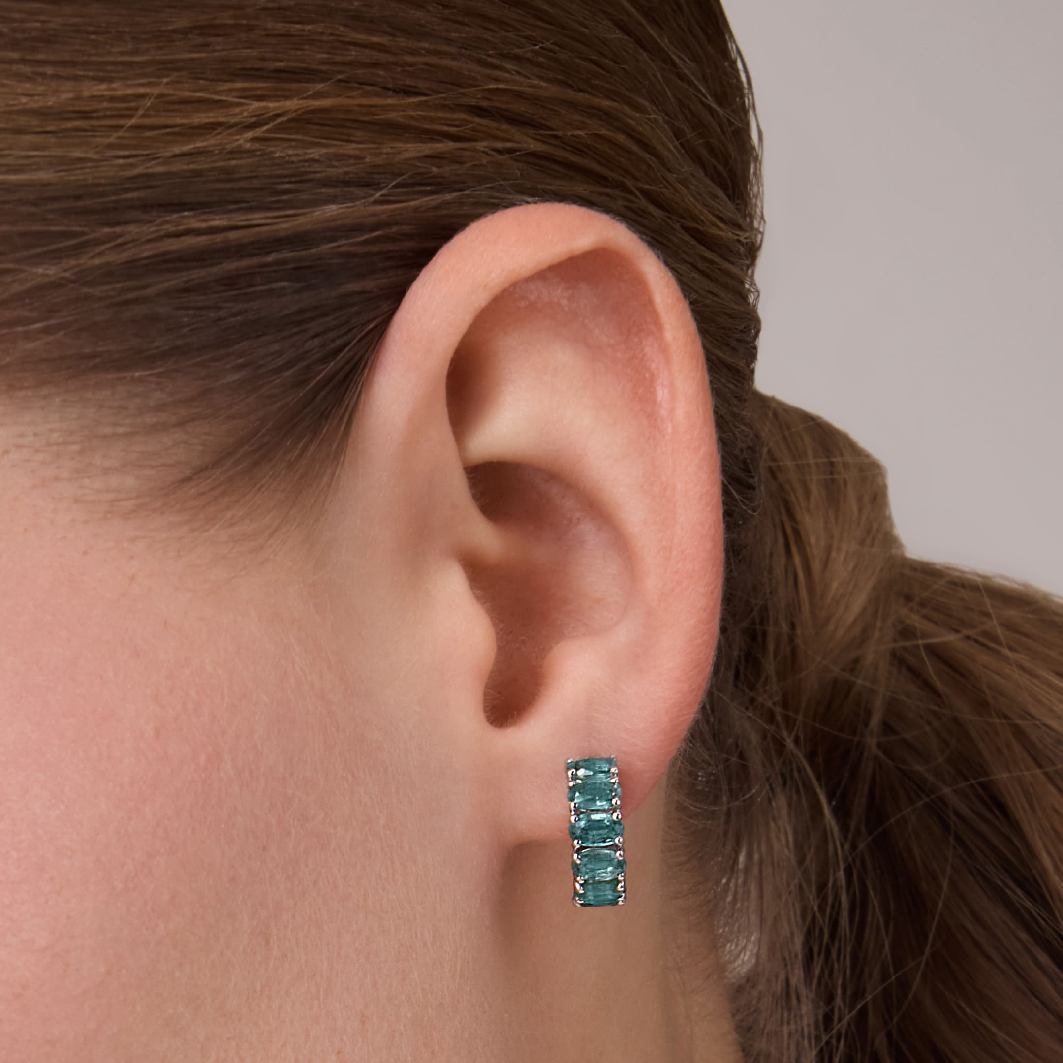 Серебряные серьги-пусеты с кианитами