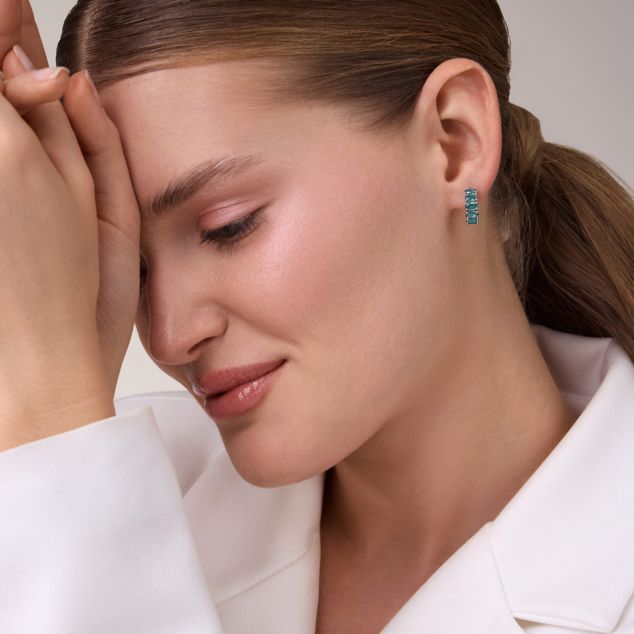 Серебряные серьги-пусеты с кианитами