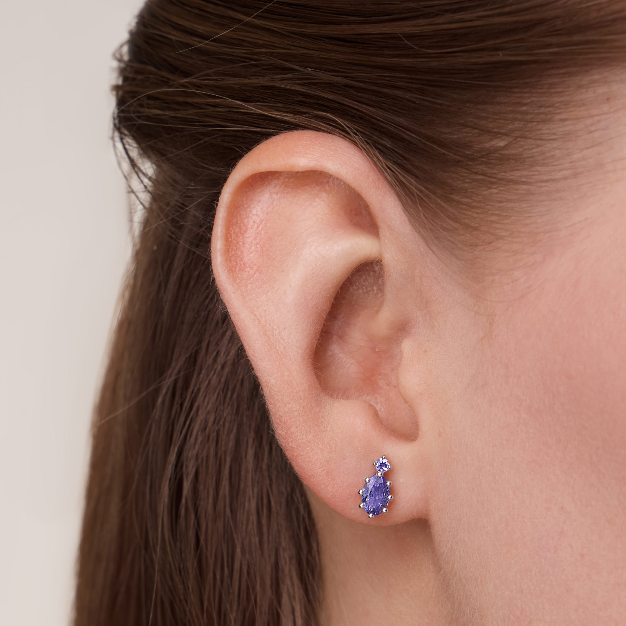 Серебряные серьги-пусеты с танзанитами