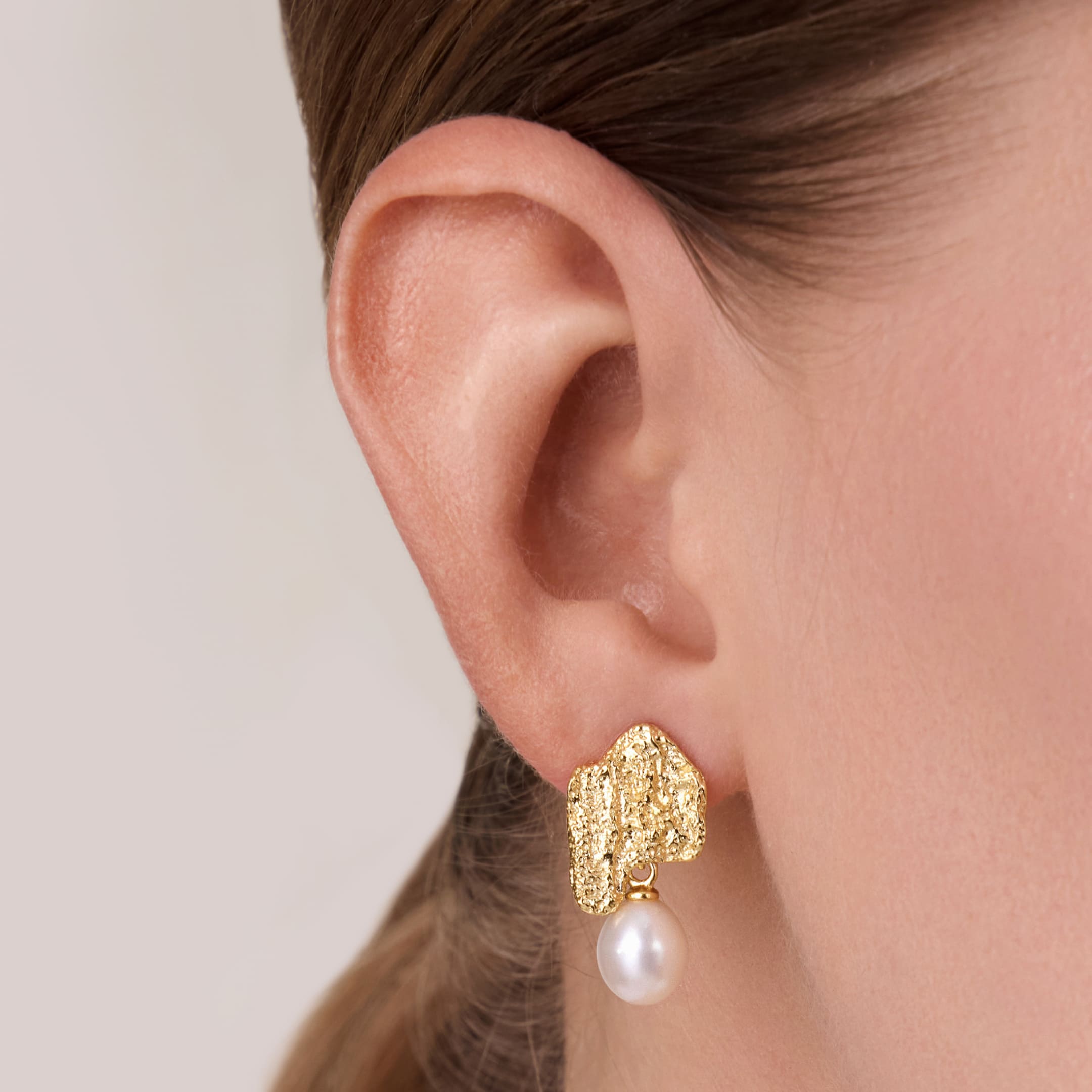 Серебряные серьги-пусеты с жемчугом