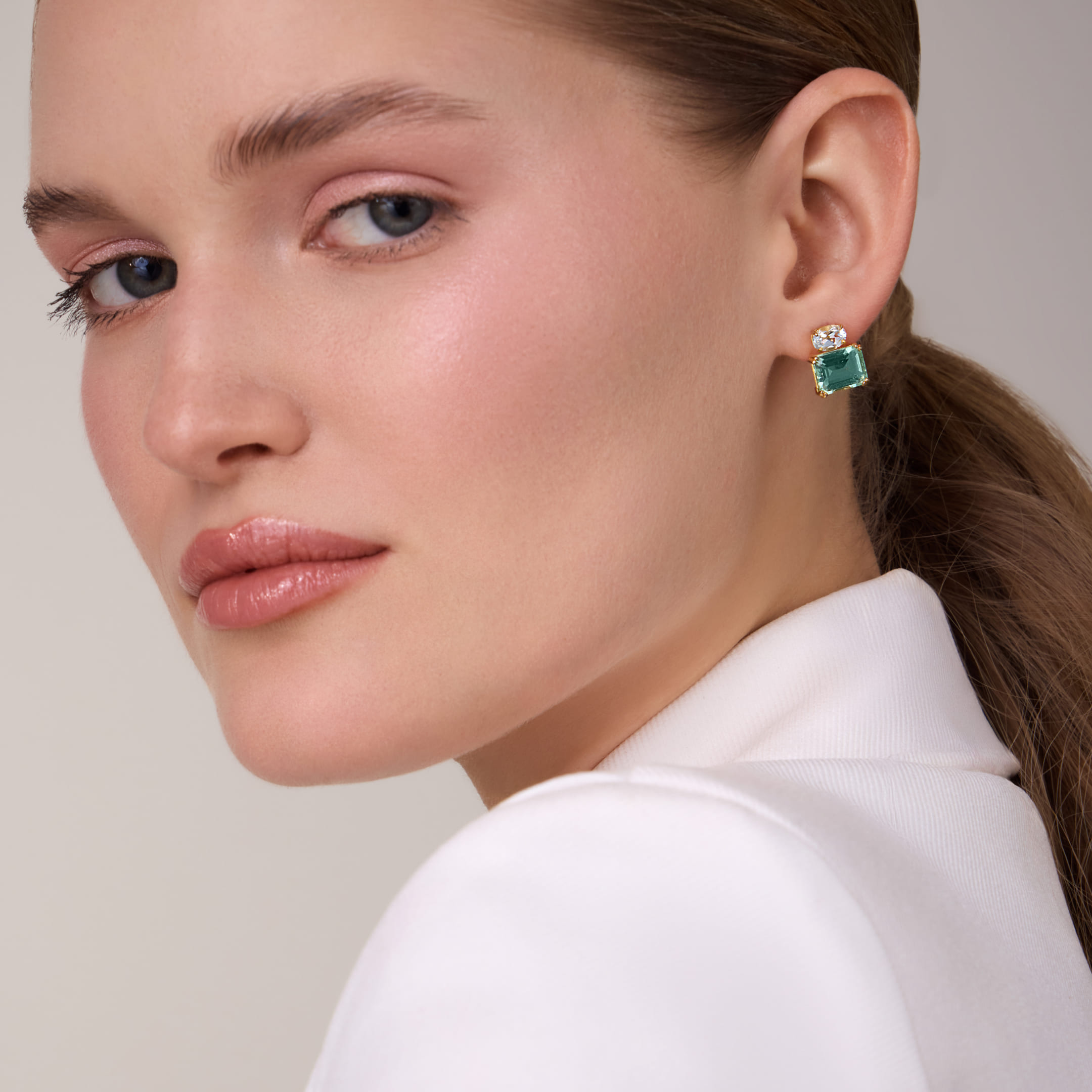 Серебряные серьги-пусеты с флюоритами и топазами Скай