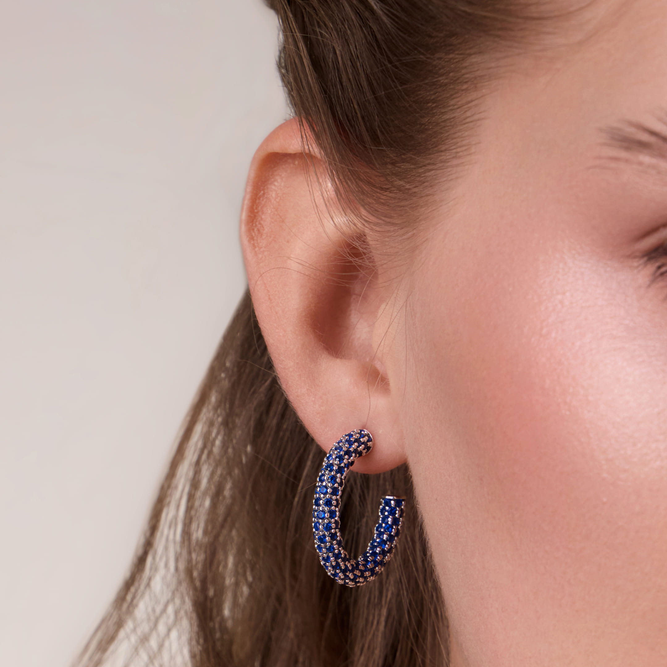 Серебряные серьги со шпинелью