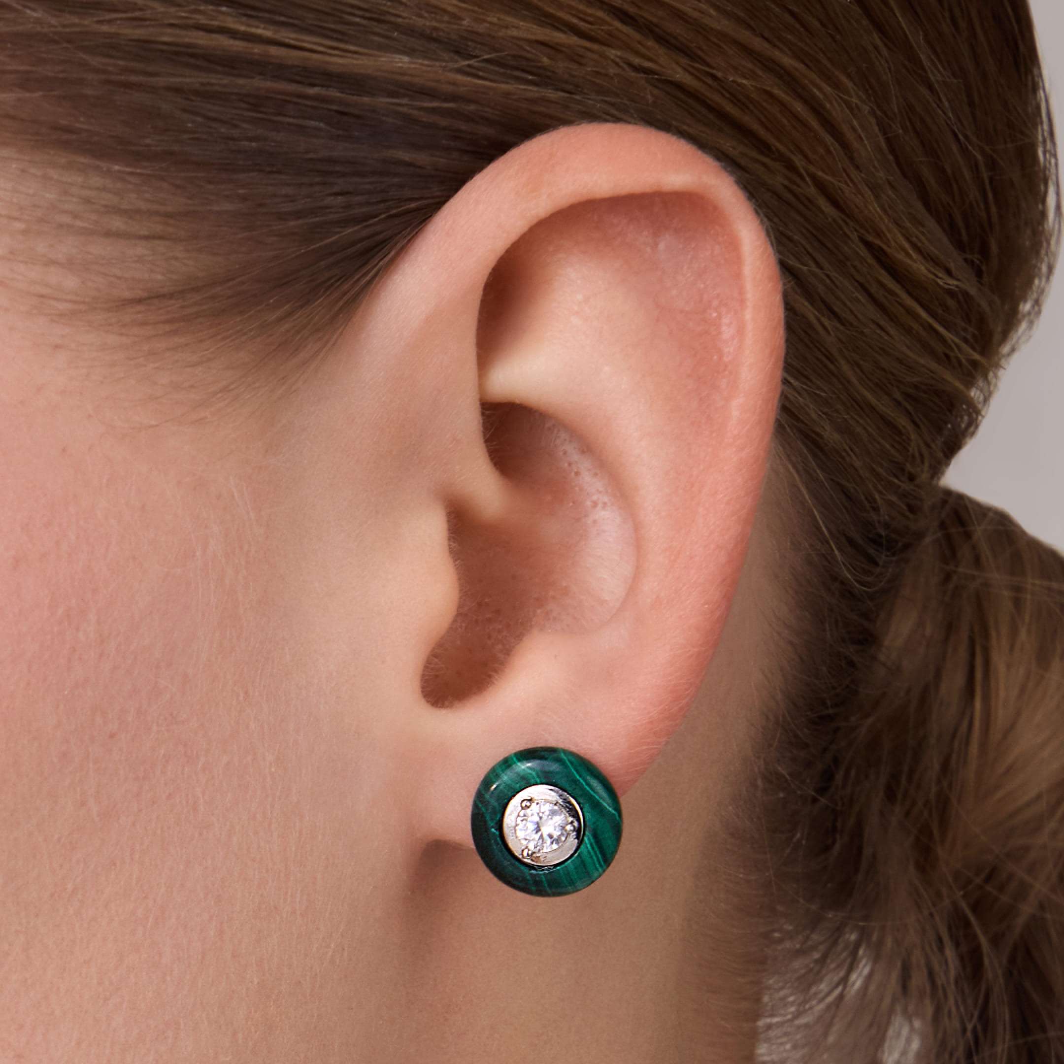 Серебряные серьги-пусеты с малахитами