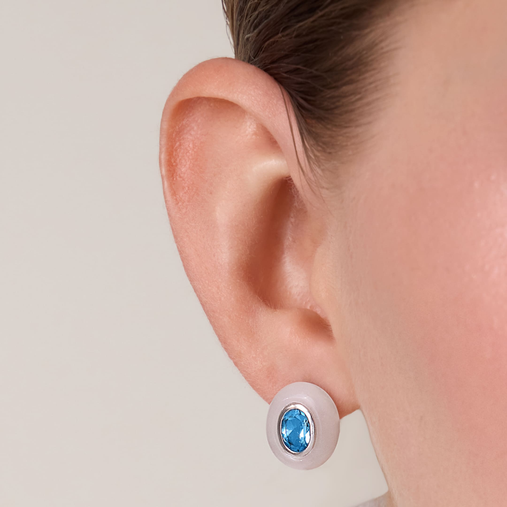 Серебряные серьги-пусеты с топазами