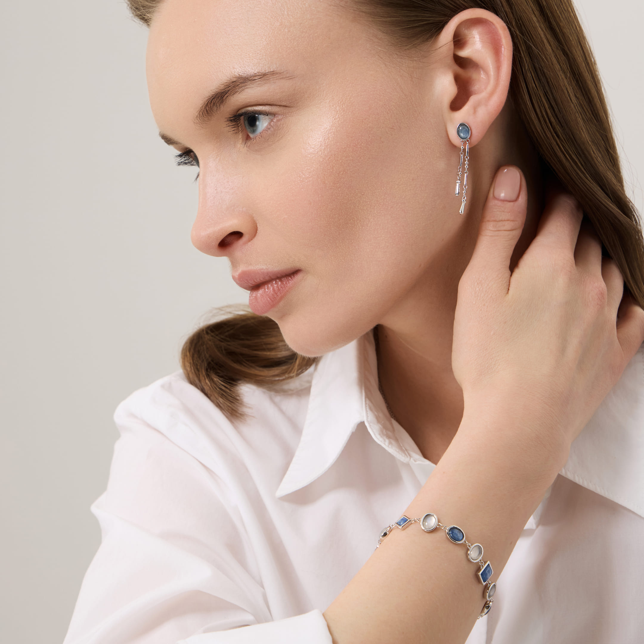 Серебряные серьги-пусеты с кианитами