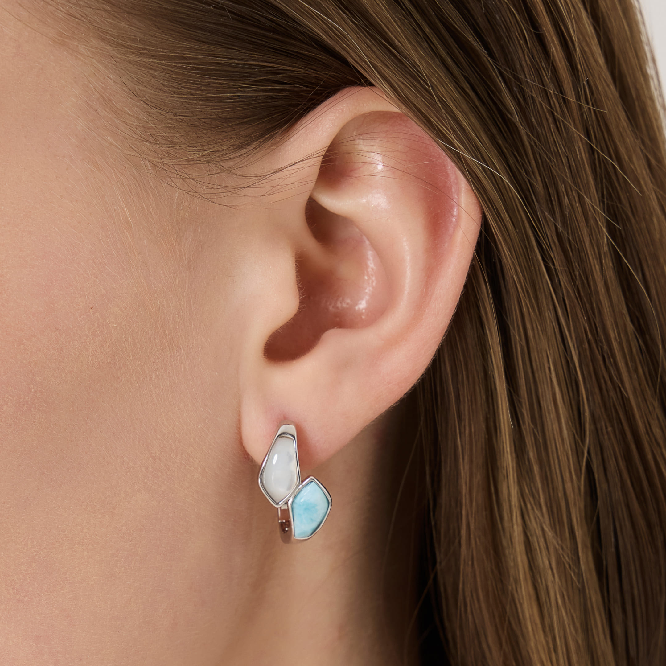 Серебряные серьги с ларимарами и перламутром